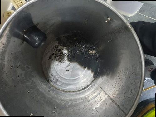 대전 중구 대흥동 하수구막힘 배관 점검 결과와 관리 항목을 기록하는 장면